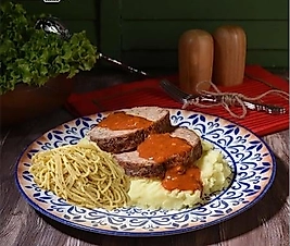 Püreli rosto + Makarna........Hem püreli rosto hemde makarna mükemmel ikili..